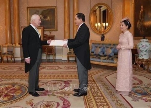 UK King affirms support for multifaceted cooperation with Vietnam